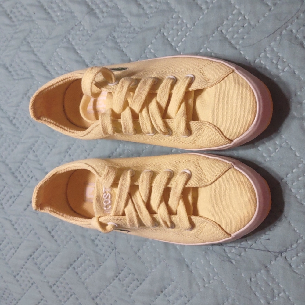 Lacoste shoes for girls ,yellow color ,size USA.5 check pictures very good shoes